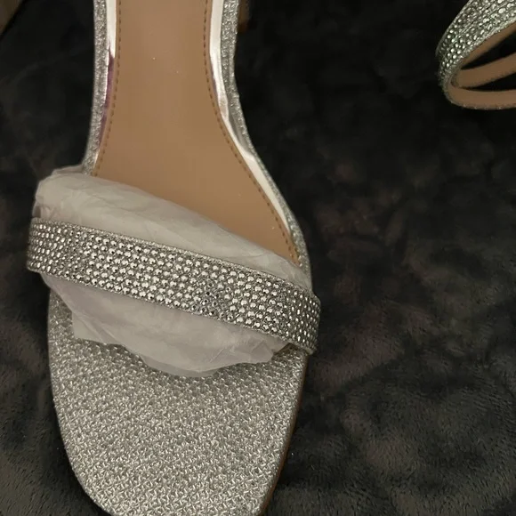 New - beautiful BM Heel - Picture 3 of 4